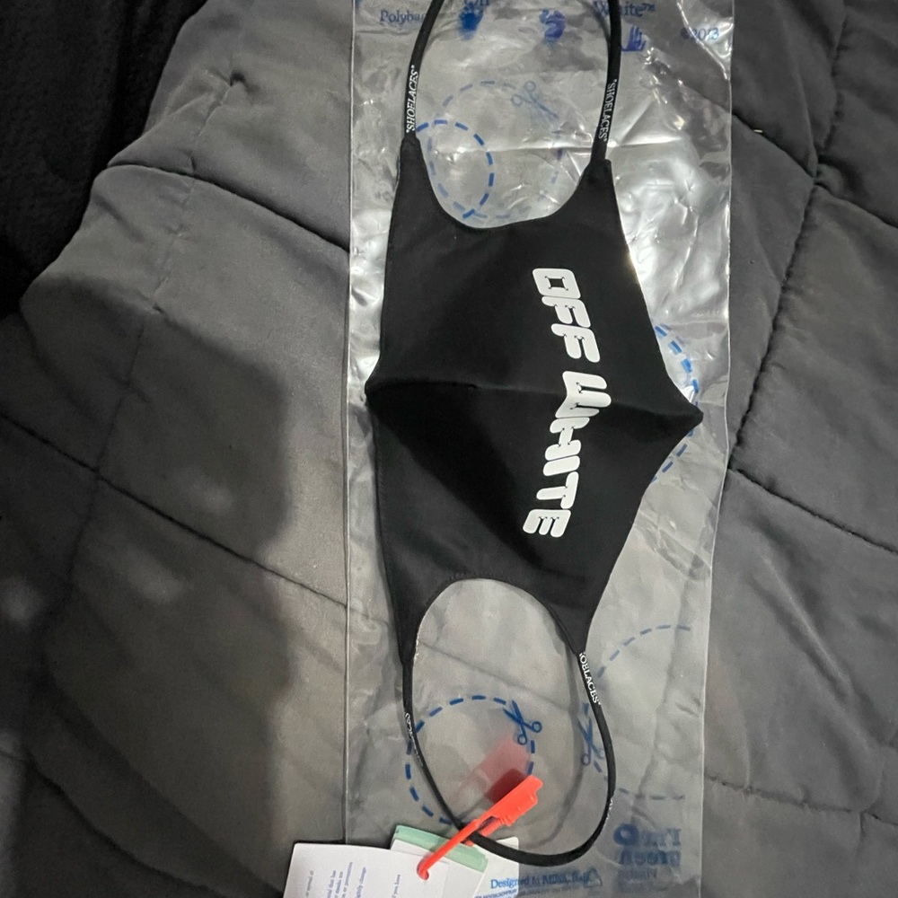 Off-white Arrows Font Simple Mask - Picture 2 of 3